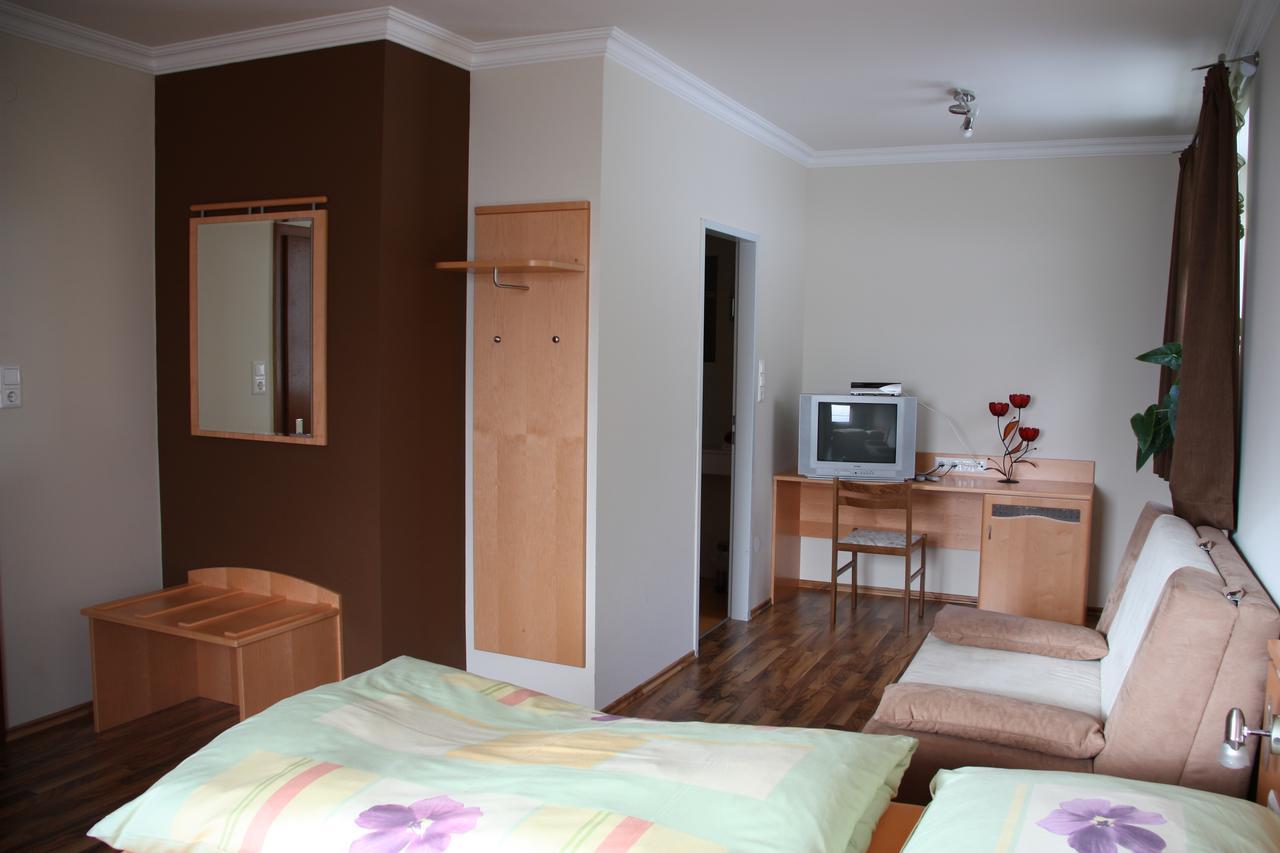 Gasthof Pension Zoller Вольфсберг Экстерьер фото